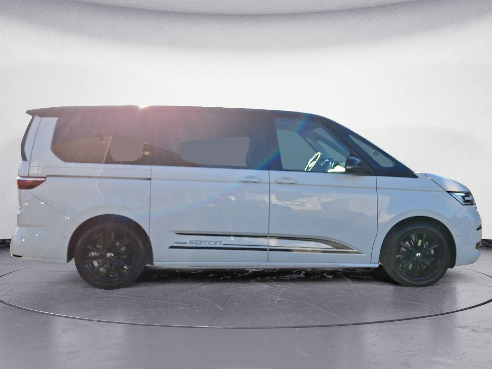 Volkswagen T7 MULTIVAN 2025 г. Белый, пробег 15054 км
