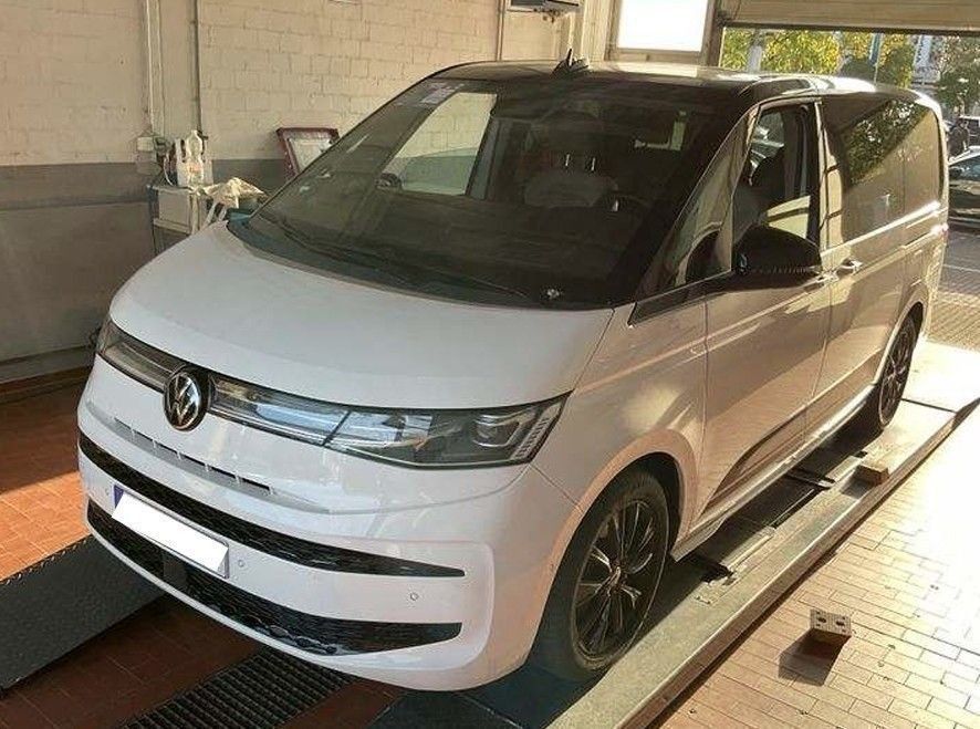 Volkswagen T7 MULTIVAN 2025 г. Белый, пробег 22568 км