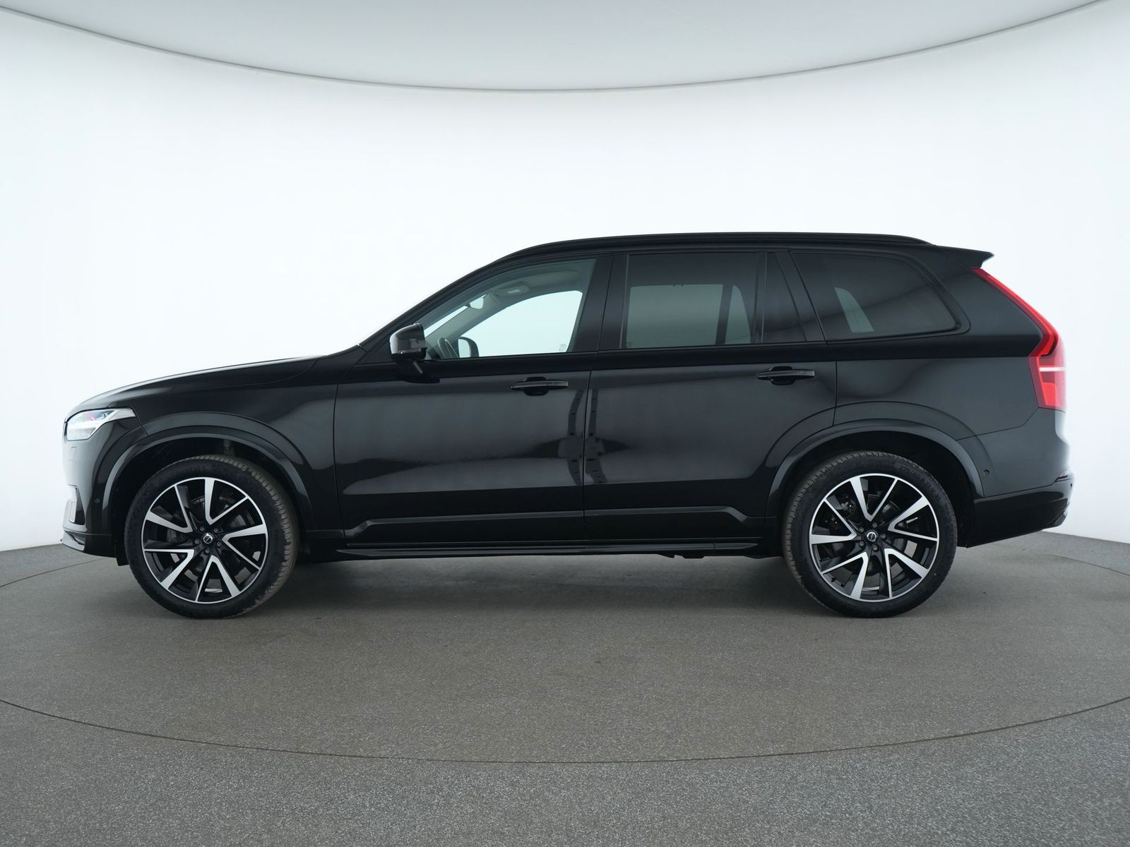 Volvo XC90 2022 г. Чёрный, пробег 44174 км