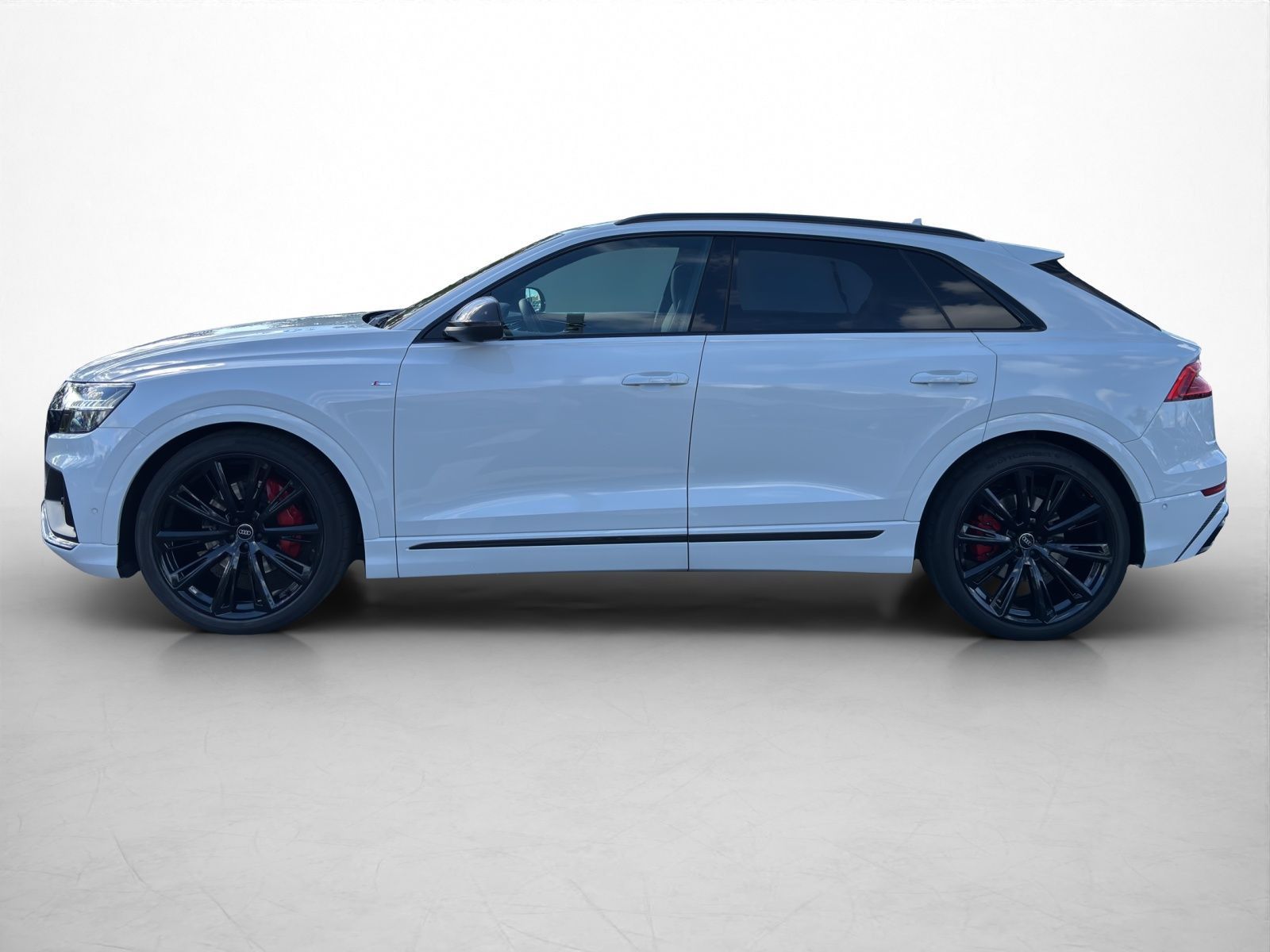 Audi Q8 2023 г. Белый, пробег 49800 км