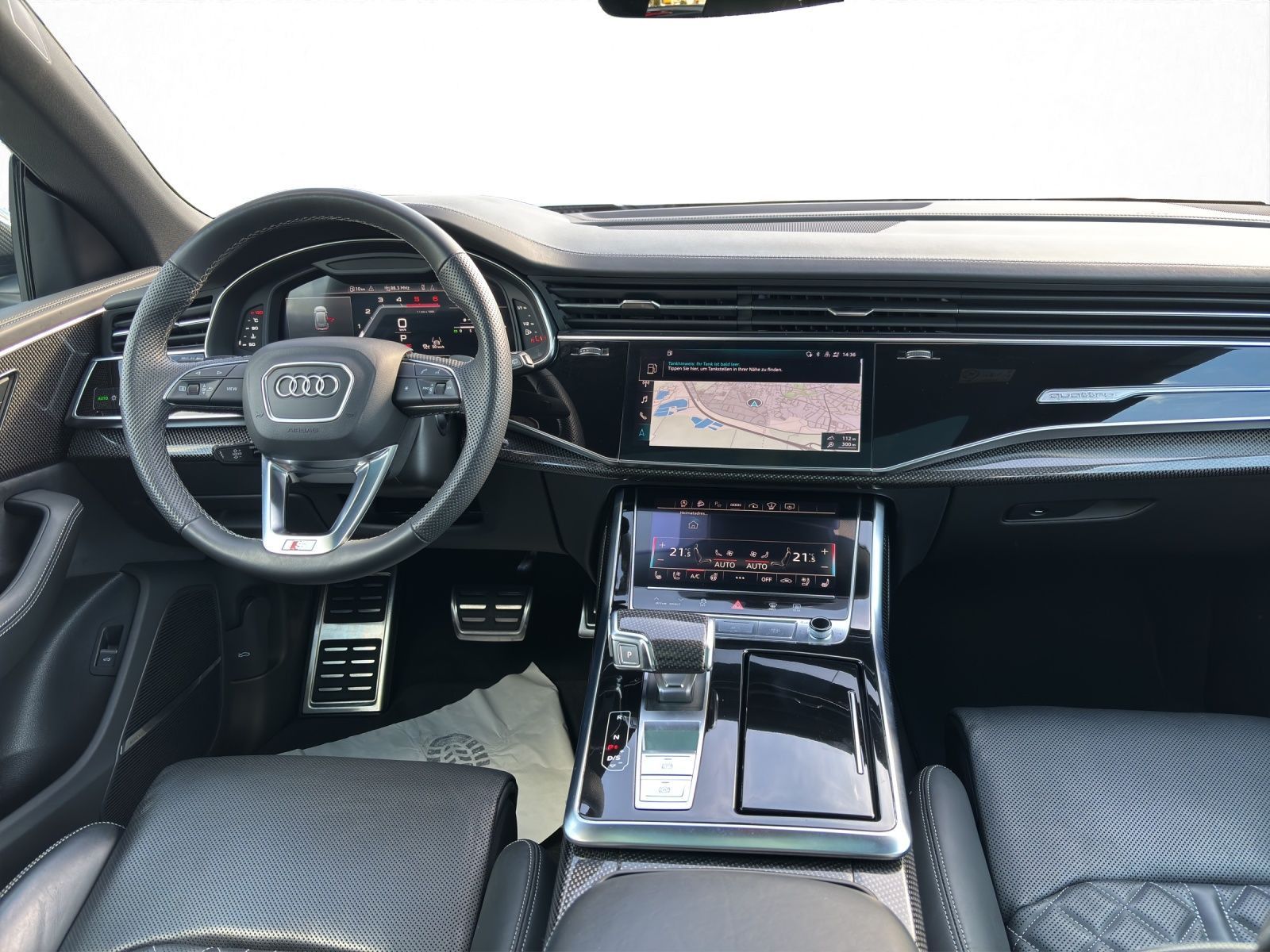 Audi Q8 2023 г. Белый, пробег 49800 км