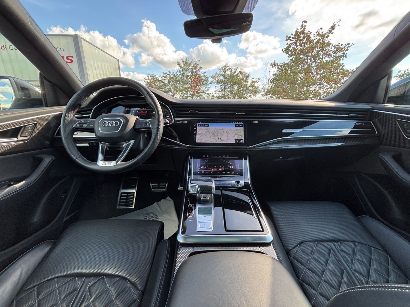 Audi Q8 2023 г. Белый, пробег 49800 км