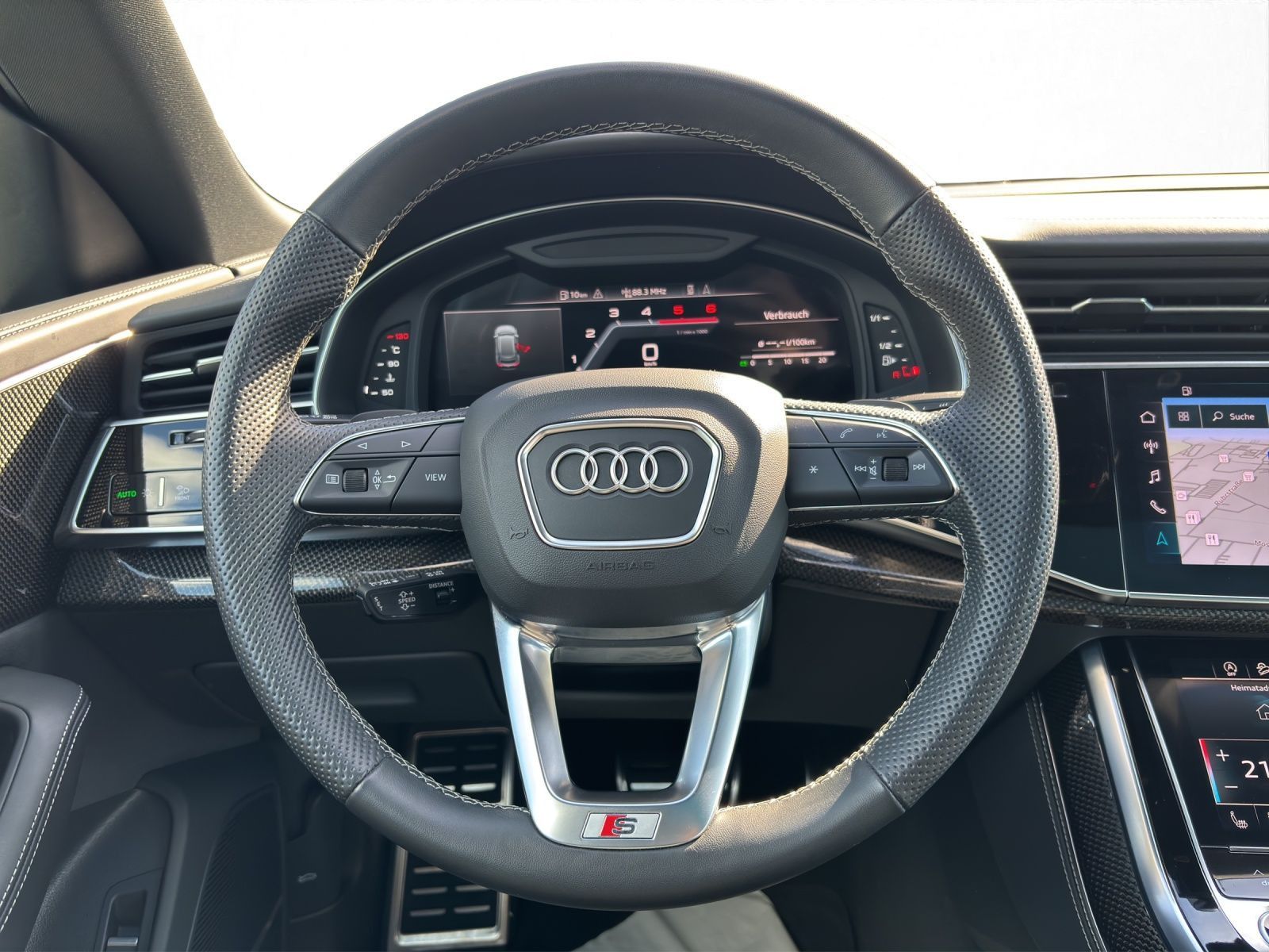 Audi Q8 2023 г. Белый, пробег 49800 км