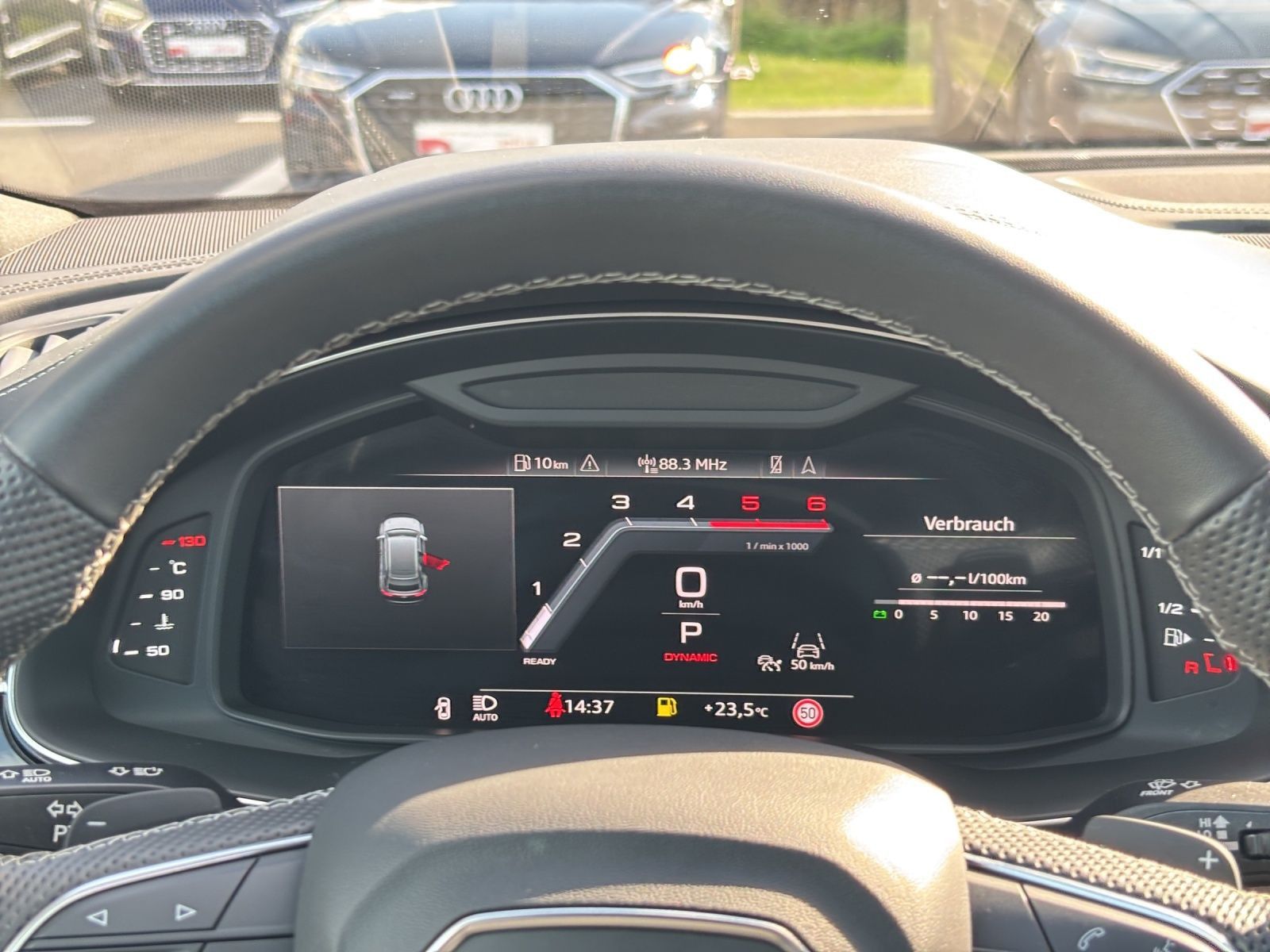 Audi Q8 2023 г. Белый, пробег 49800 км