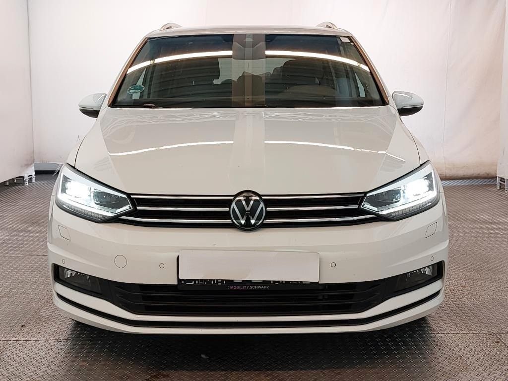 Volkswagen Touran 2025 г. Белый, пробег 20800 км