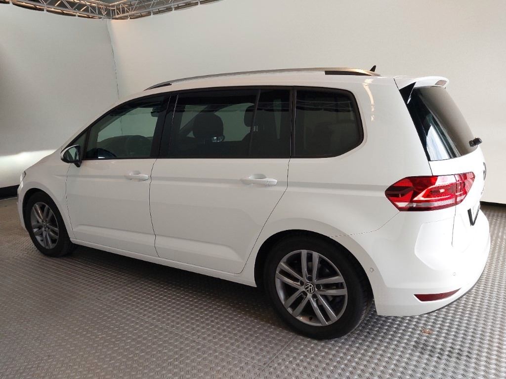 Volkswagen Touran 2025 г. Белый, пробег 20800 км