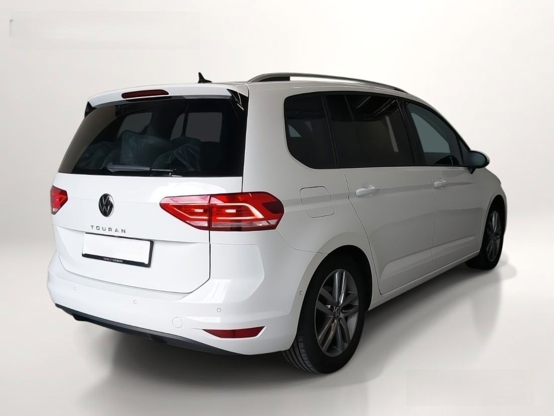 Volkswagen Touran 2025 г. Белый, пробег 20800 км