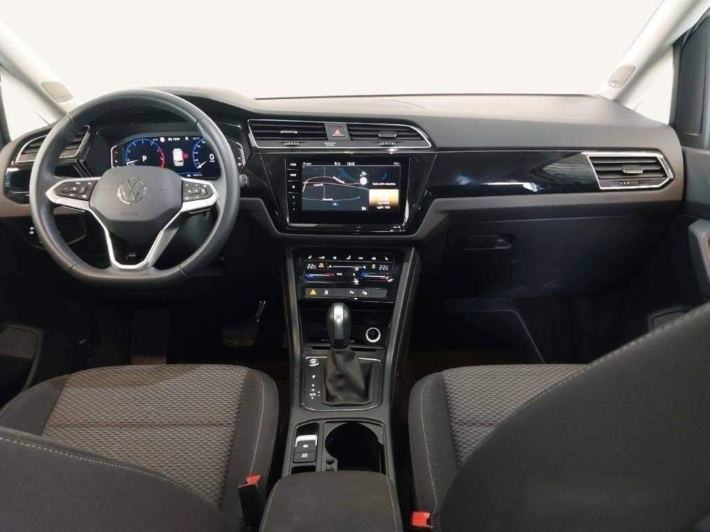 Volkswagen Touran 2025 г. Белый, пробег 20800 км