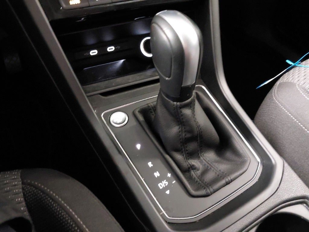 Volkswagen Touran 2025 г. Белый, пробег 20800 км