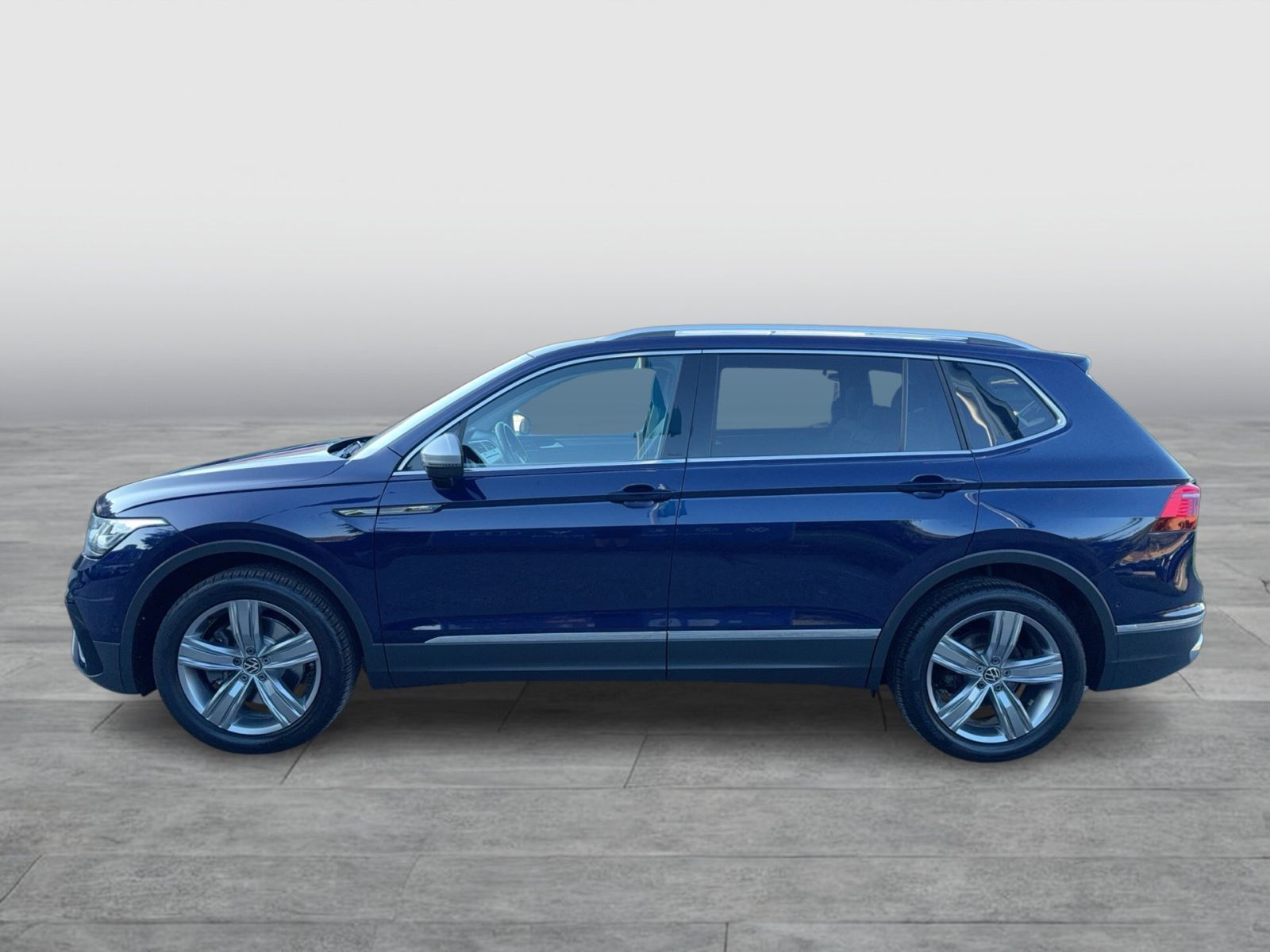 Volkswagen TIGUAN ALLSPACE 2023 г. Синий, пробег 55235 км