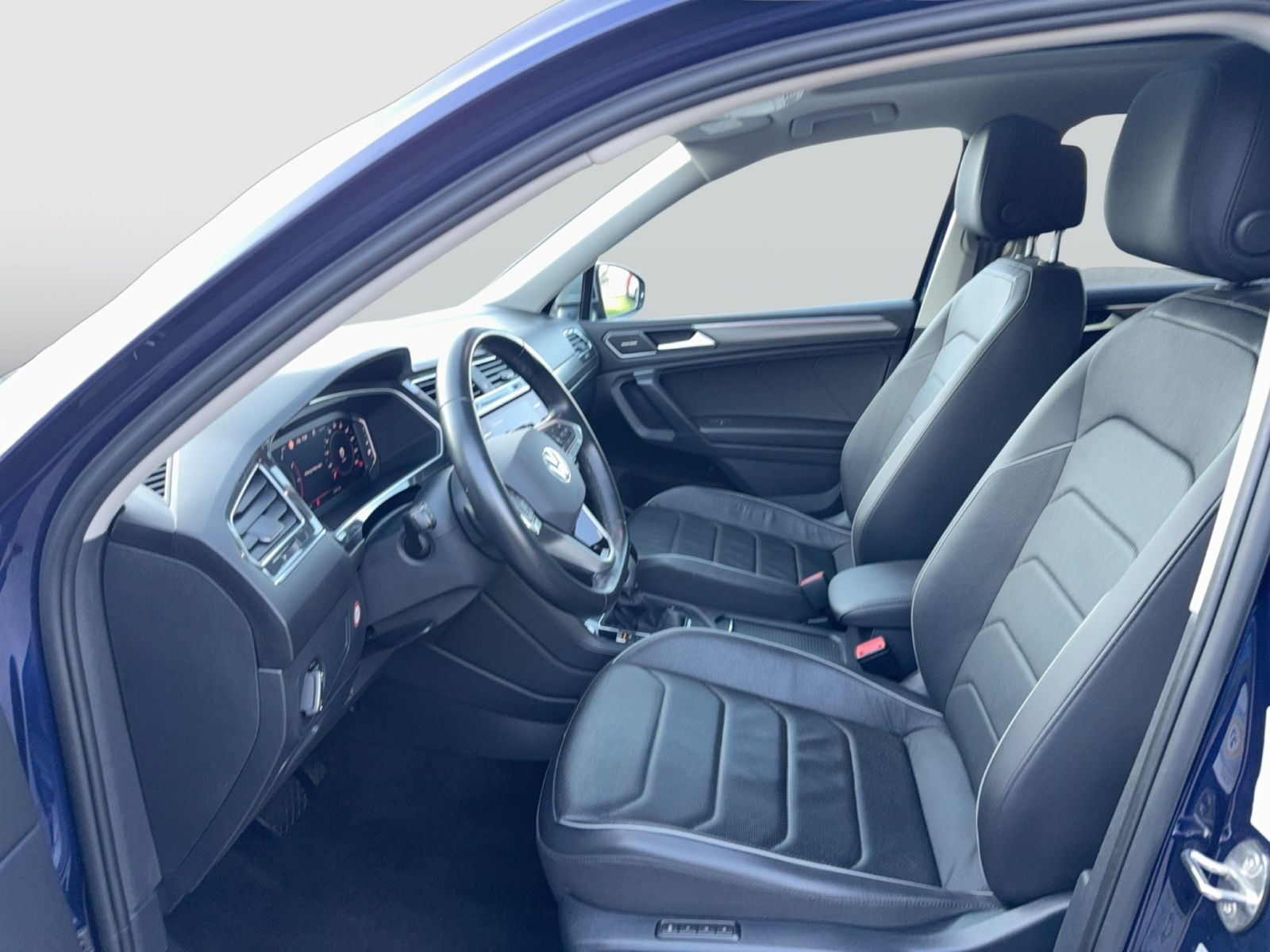 Volkswagen TIGUAN ALLSPACE 2023 г. Синий, пробег 55235 км