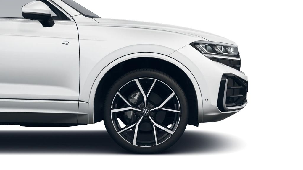 Volkswagen Touareg 2025 г. Белый, пробег 14558 км