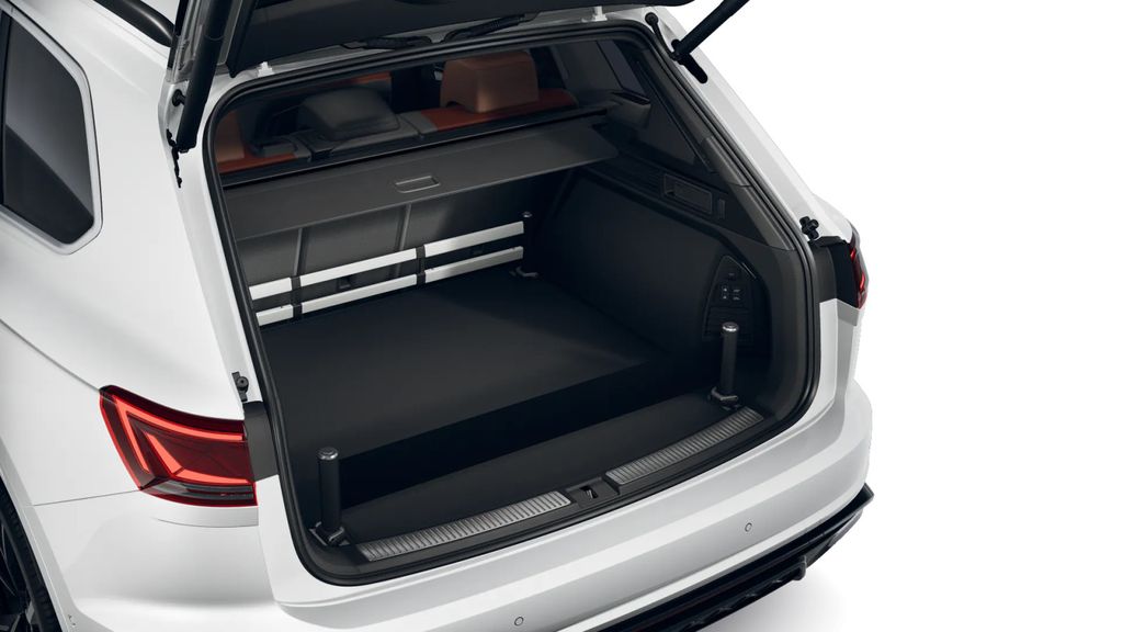 Volkswagen Touareg 2025 г. Белый, пробег 14558 км