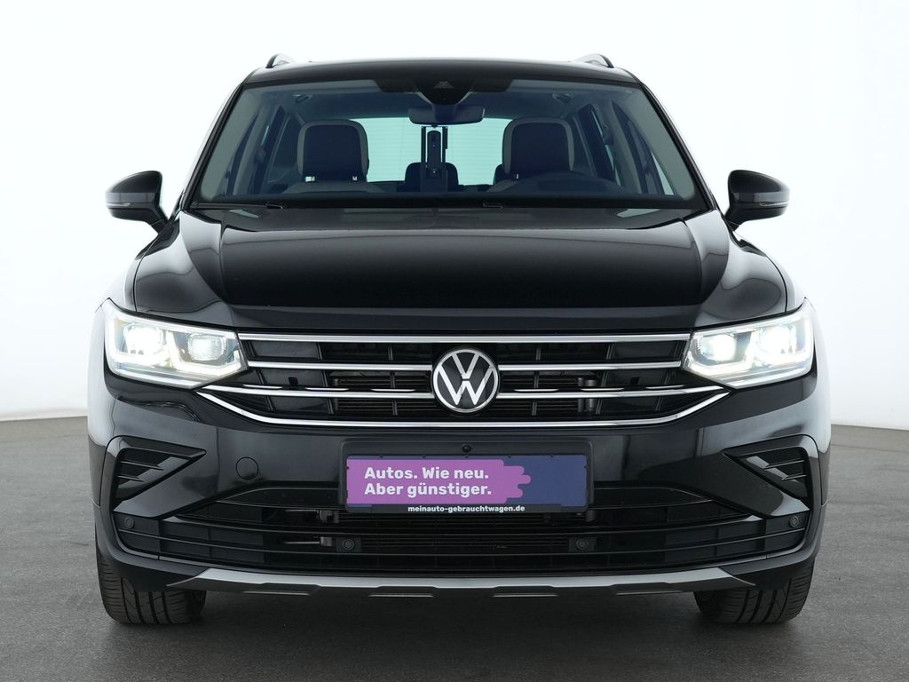 Volkswagen Tiguan 2022 г. Чёрный, пробег 38015 км