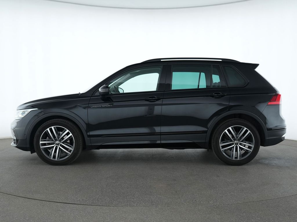 Volkswagen Tiguan 2022 г. Чёрный, пробег 38015 км