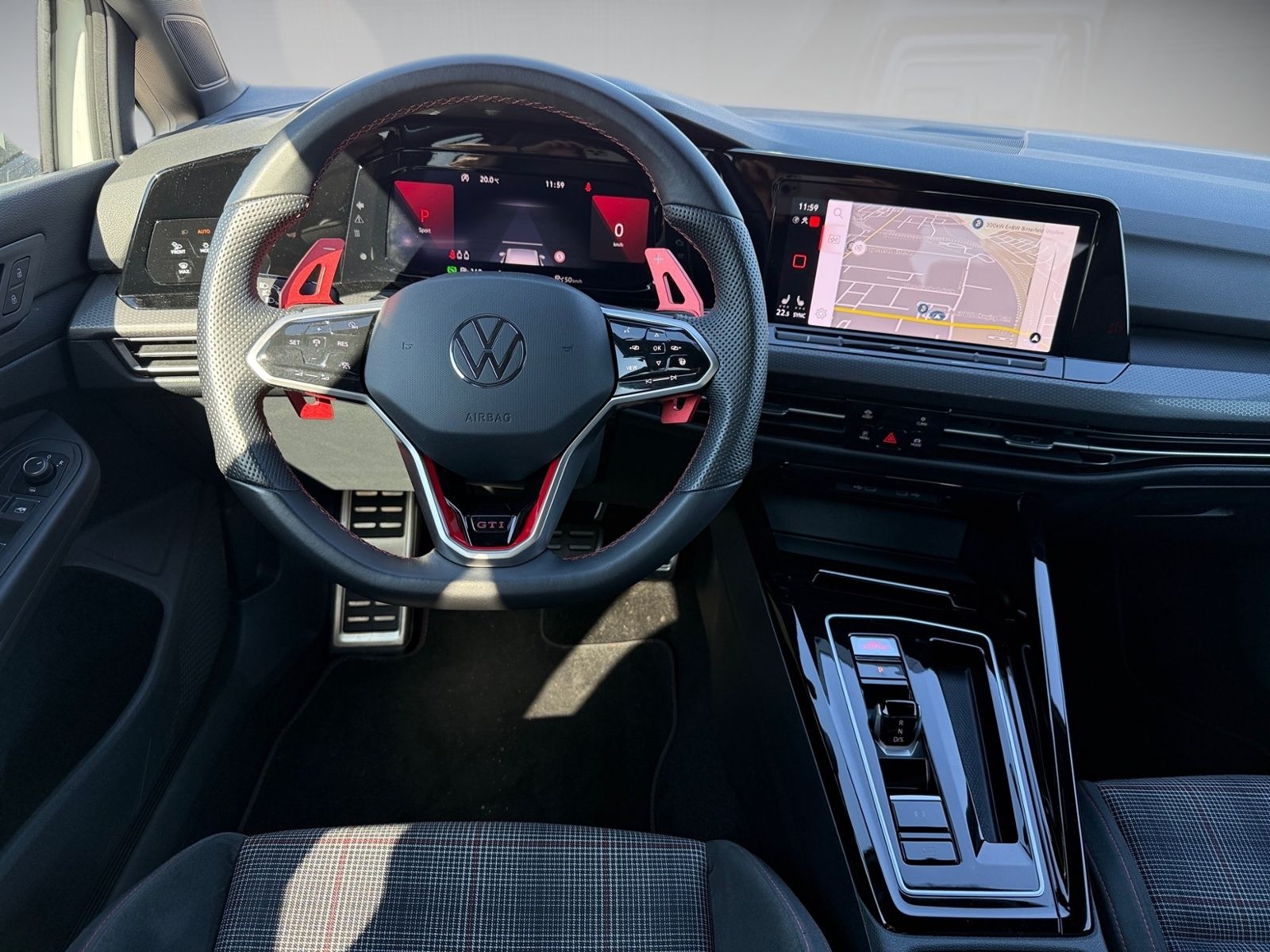 Volkswagen Golf 2023 г. Белый, пробег 22451 км