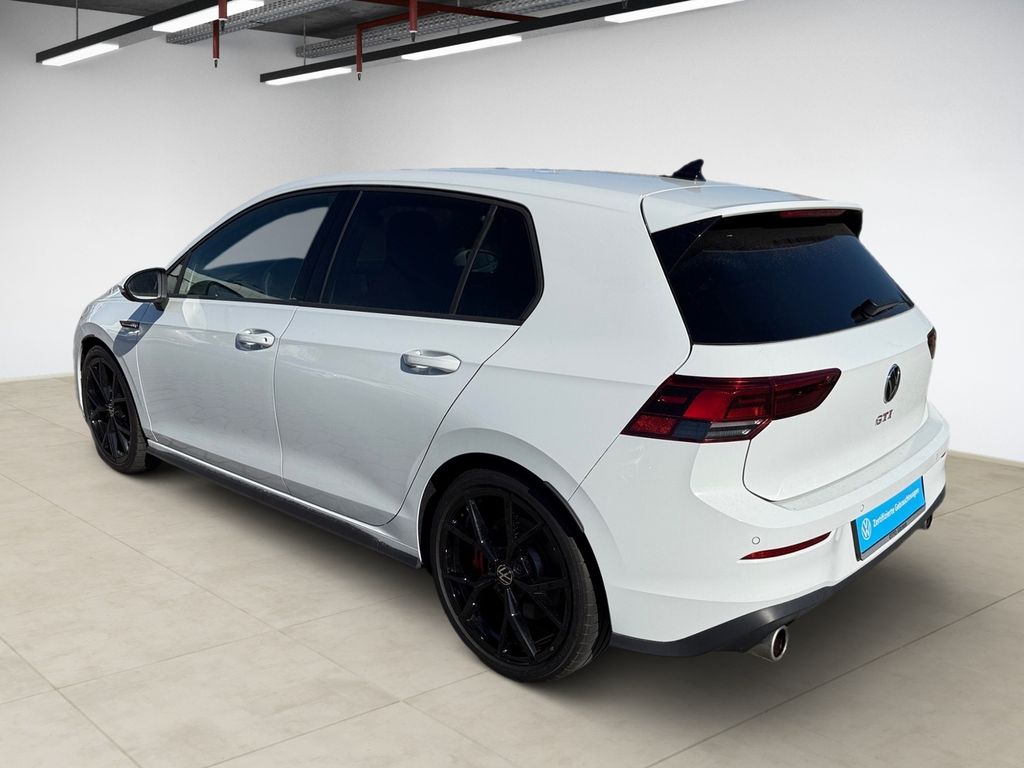 Volkswagen Golf 2023 г. Белый, пробег 22451 км
