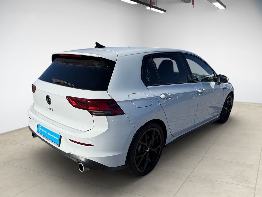 Volkswagen Golf 2023 г. Белый, пробег 22451 км