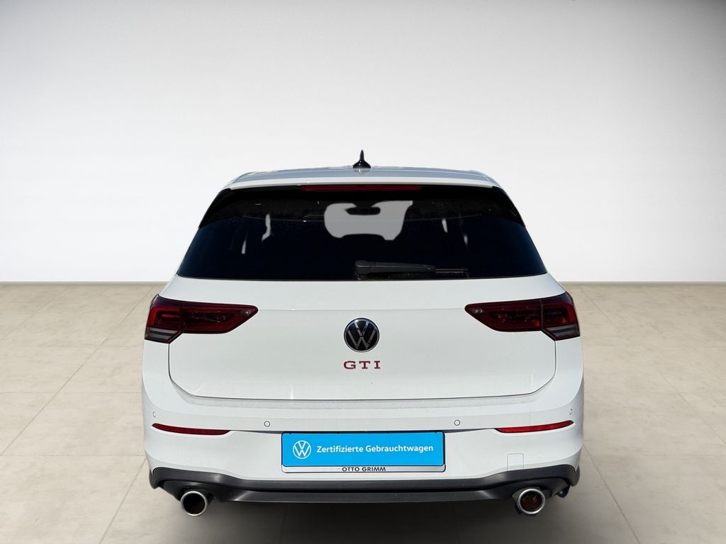 Volkswagen Golf 2023 г. Белый, пробег 22451 км
