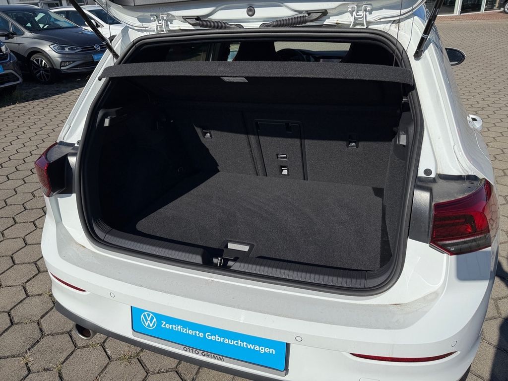 Volkswagen Golf 2023 г. Белый, пробег 22451 км