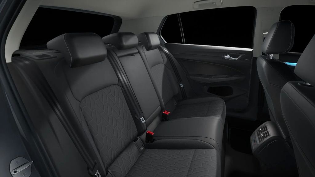 Volkswagen Golf 2026 г. Серый, пробег 14200 км