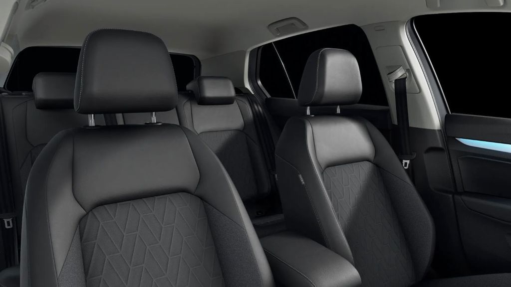 Volkswagen Golf 2026 г. Серый, пробег 14200 км