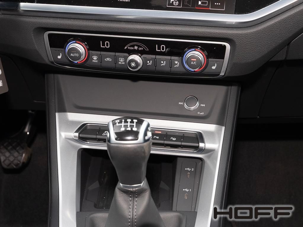 Audi Q3 2023 г. Белый, пробег 43600 км