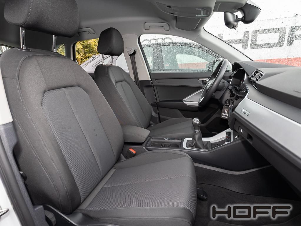 Audi Q3 2023 г. Белый, пробег 43600 км