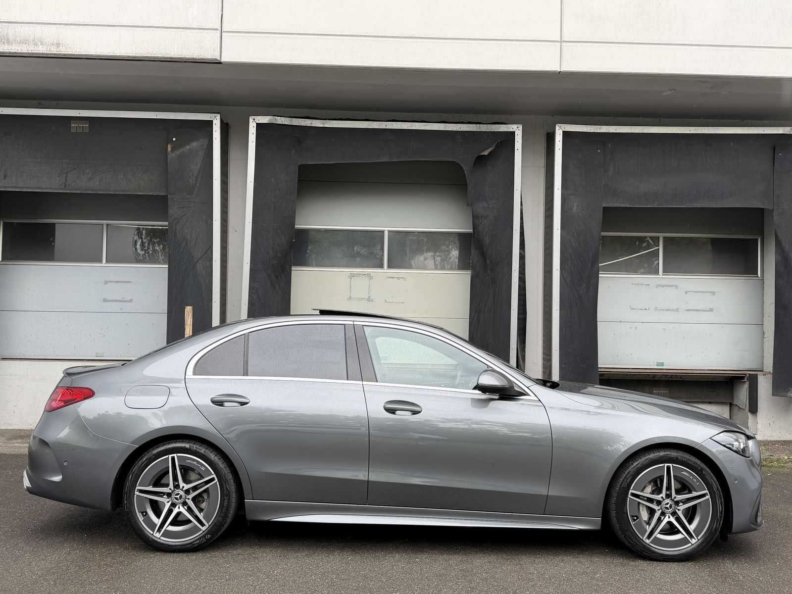Mercedes-Benz C 300 2023 г. Серый, пробег 59700 км