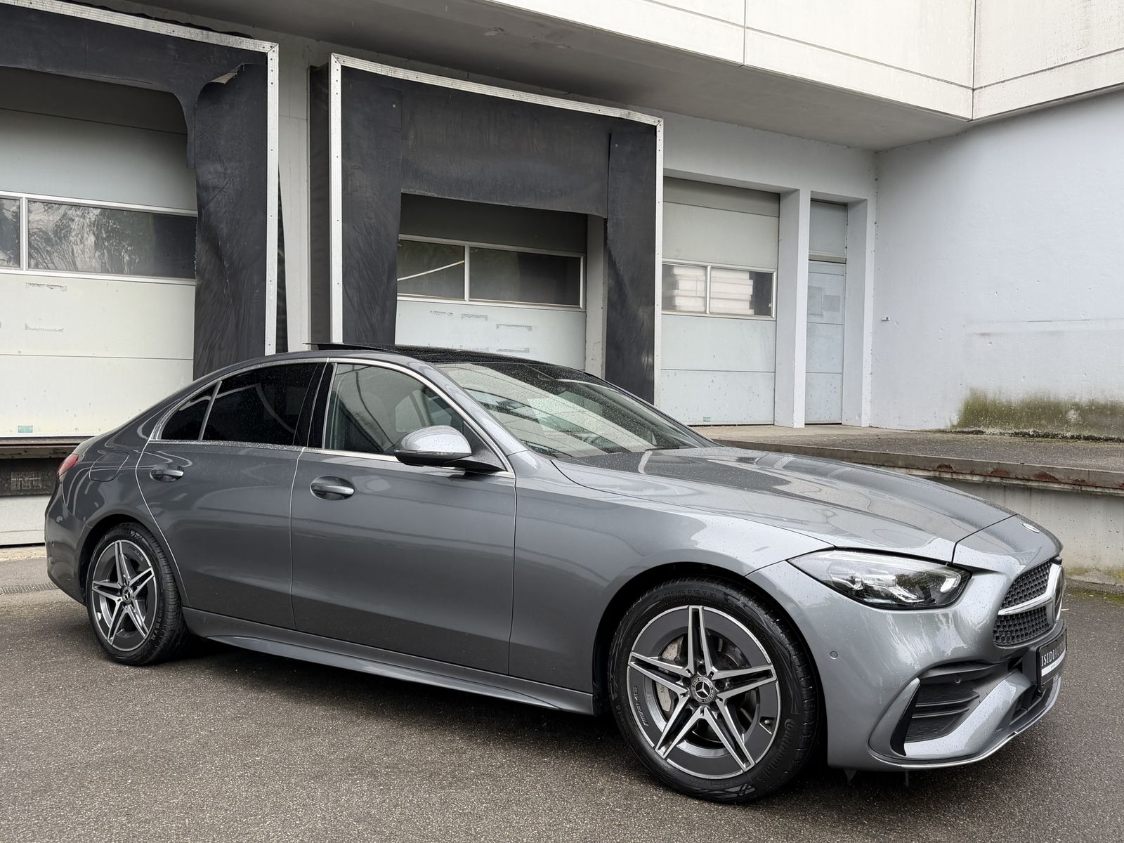 Mercedes-Benz C 300 2023 г. Серый, пробег 59700 км