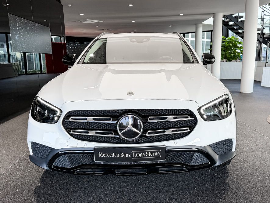 Mercedes-Benz E 450 2021 г. Белый, пробег 45600 км