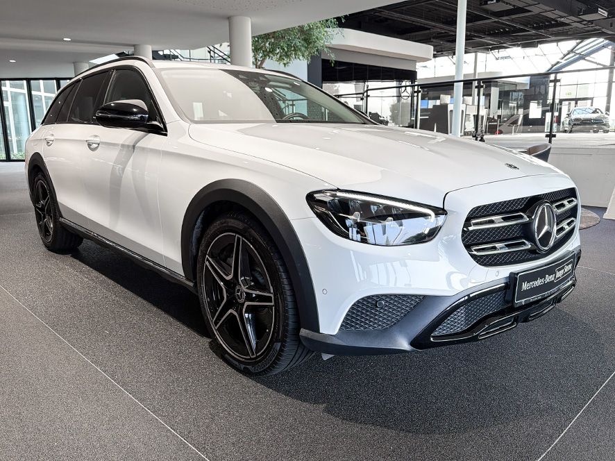 Mercedes-Benz E 450 2021 г. Белый, пробег 45600 км