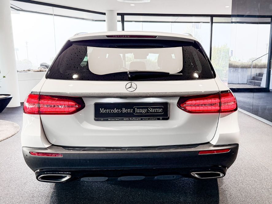 Mercedes-Benz E 450 2021 г. Белый, пробег 45600 км