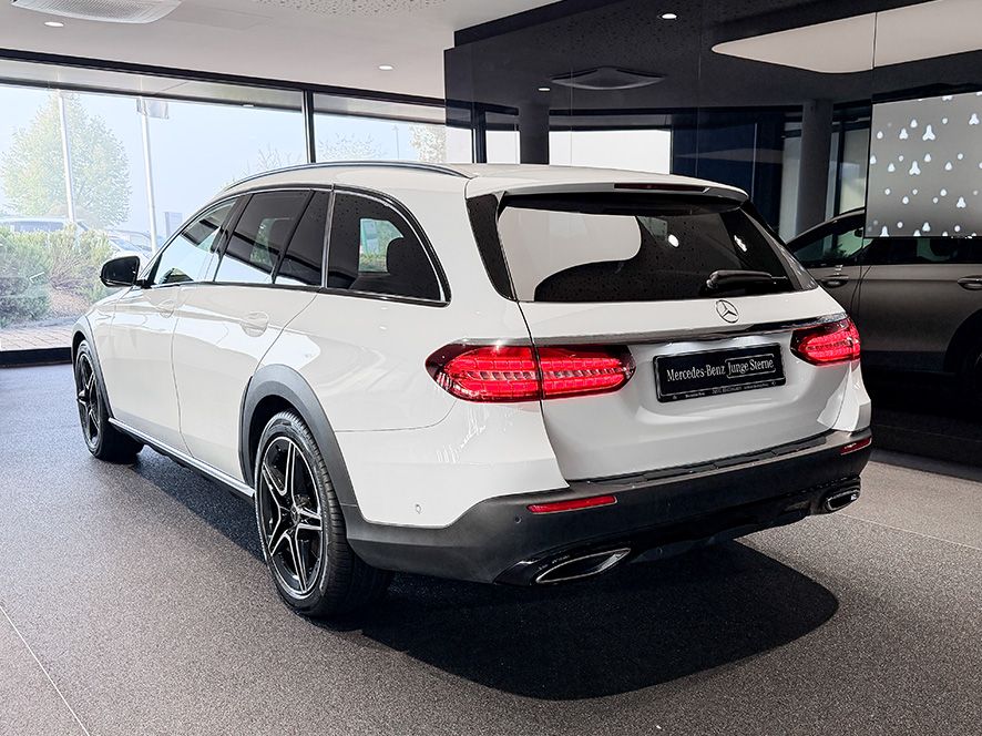 Mercedes-Benz E 450 2021 г. Белый, пробег 45600 км