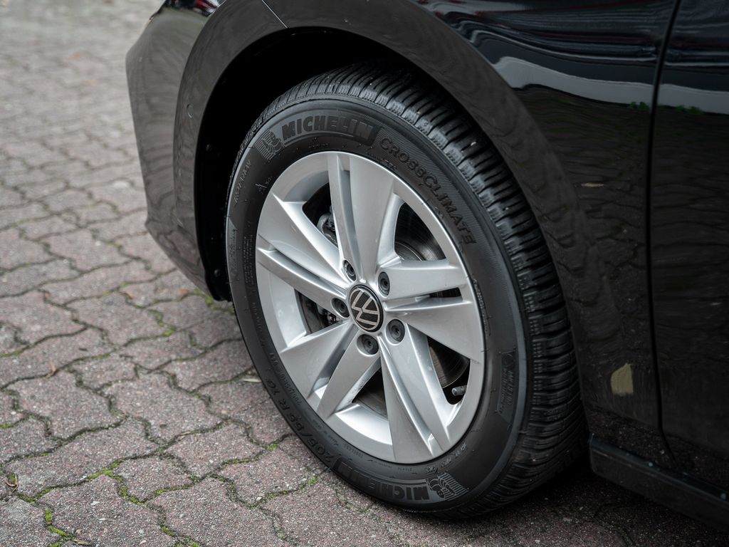 Volkswagen Golf 2025 г. Чёрный, пробег 23560 км