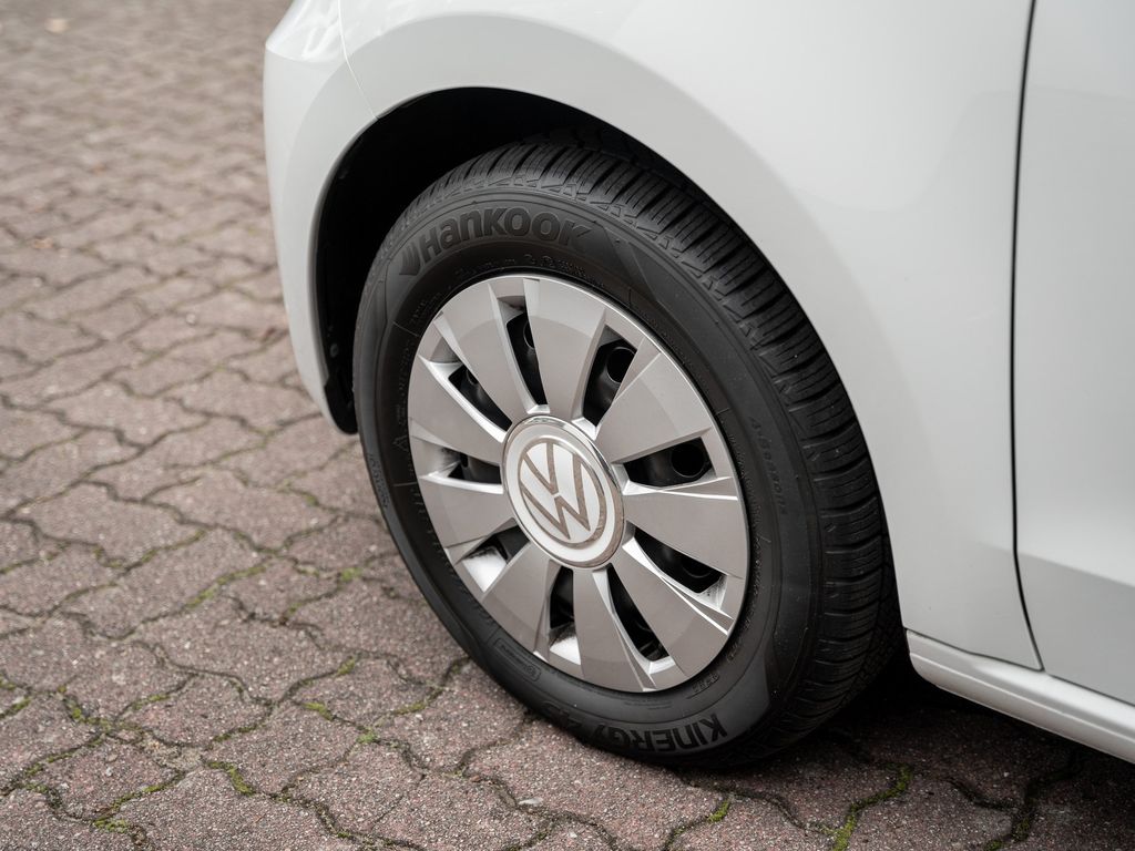 Volkswagen up! 2023 г. Белый, пробег 45800 км