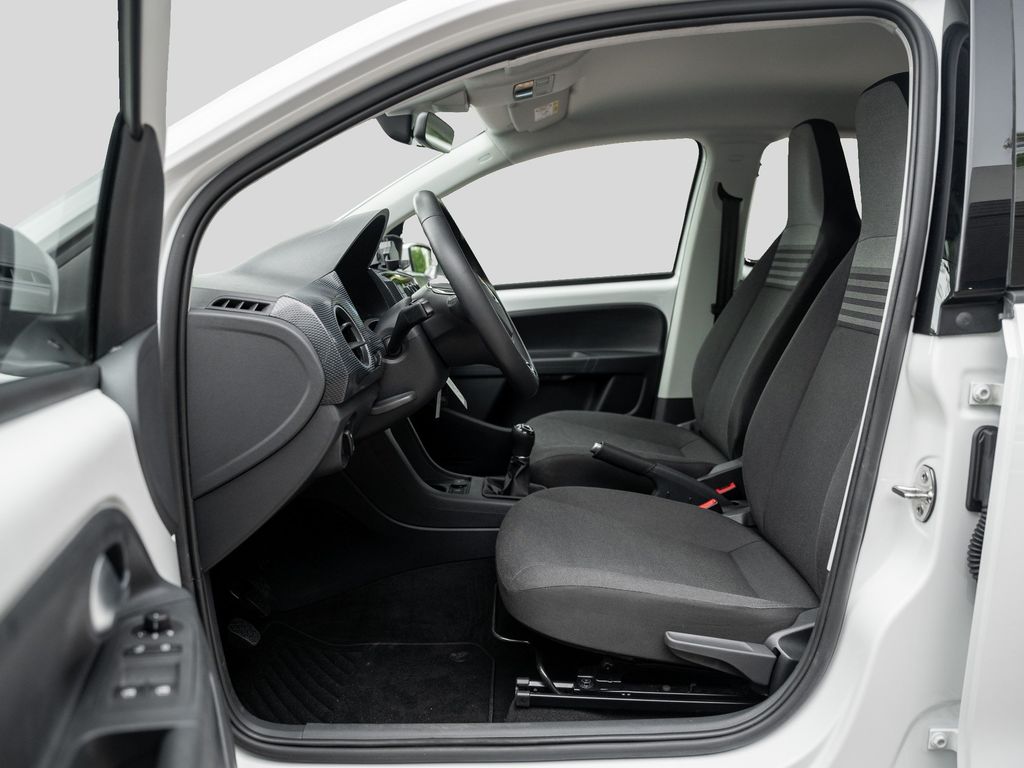 Volkswagen up! 2023 г. Белый, пробег 45800 км