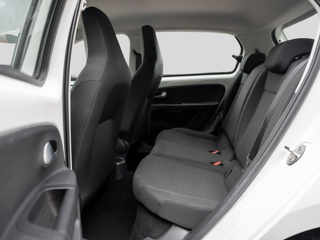 Volkswagen up! 2023 г. Белый, пробег 45800 км