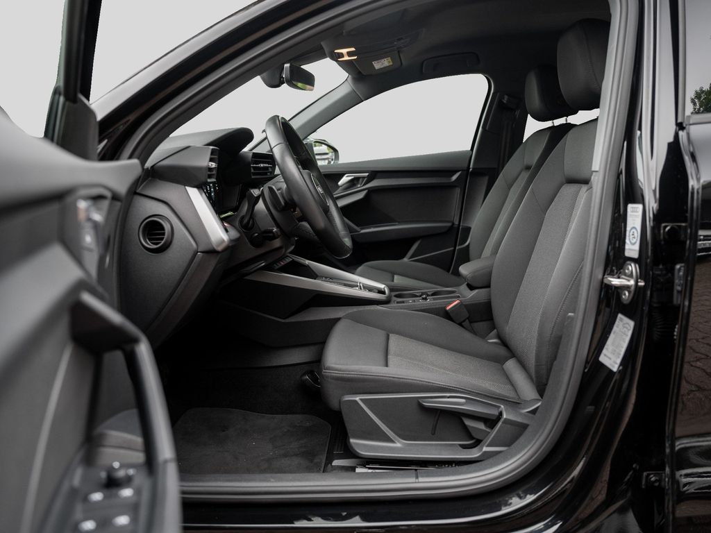Audi A3 2023 г. Чёрный, пробег 44700 км