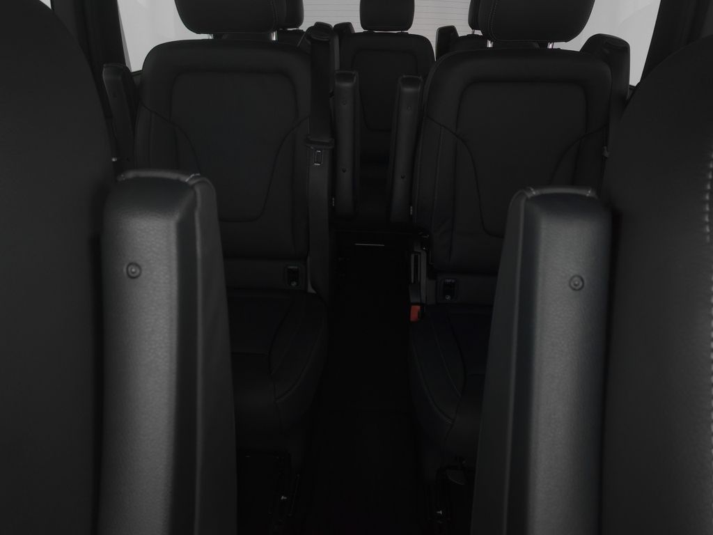 Mercedes-Benz V 250 2025 г. Синий, пробег 29067 км