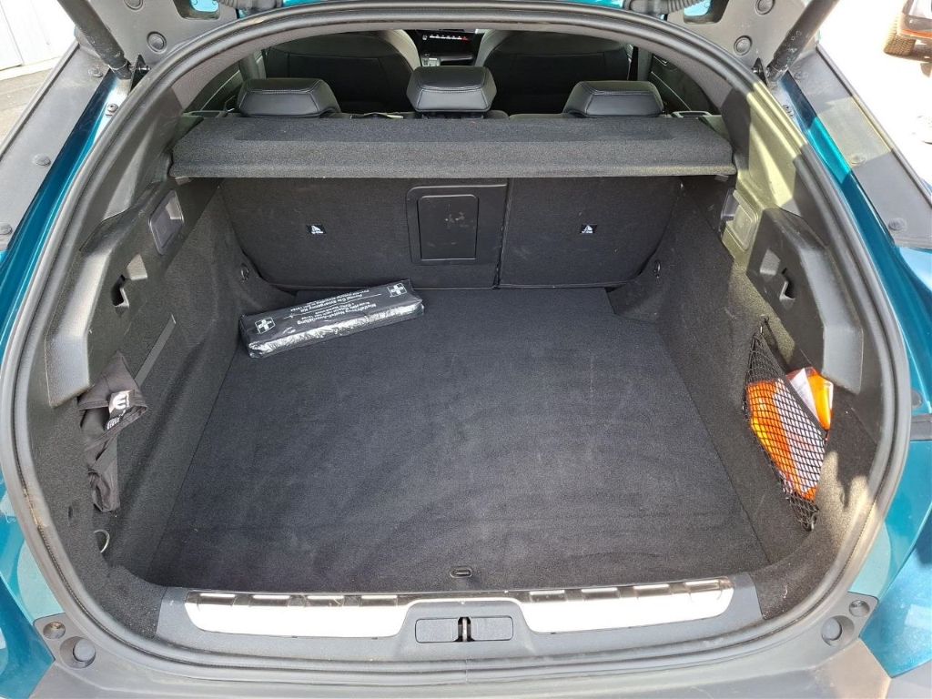 Peugeot 408 2026 г. Синий, пробег 27891 км