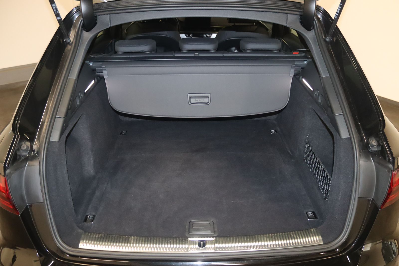 Audi A4 2021 г. Чёрный, пробег 59900 км
