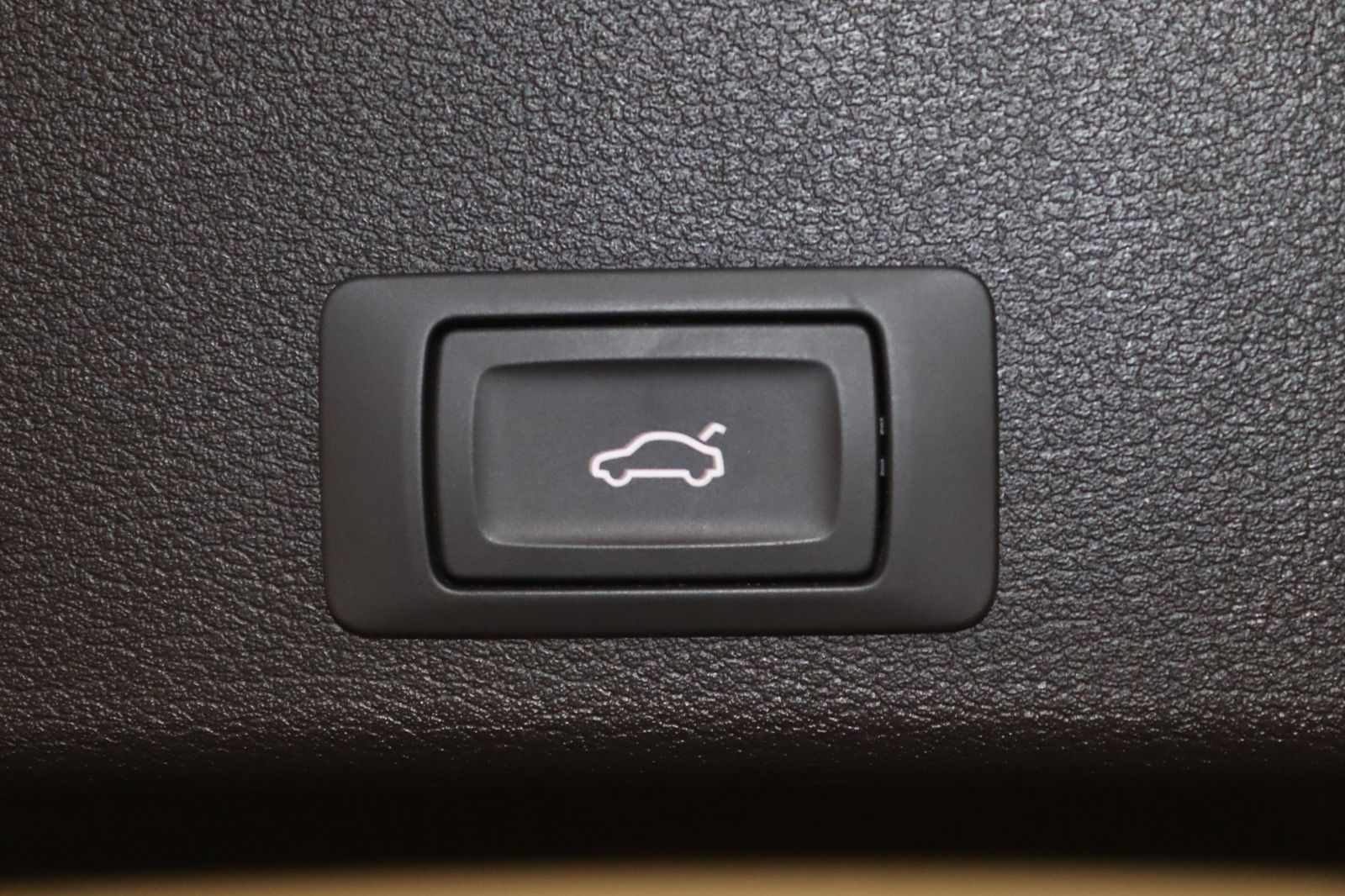 Audi A4 2021 г. Чёрный, пробег 59900 км