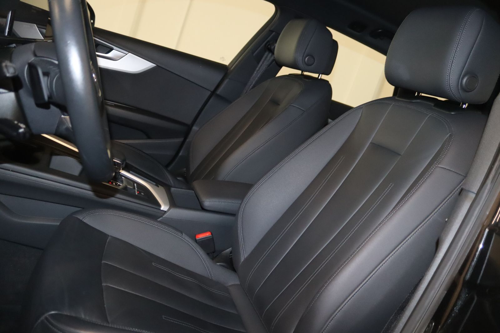 Audi A4 2021 г. Чёрный, пробег 59900 км