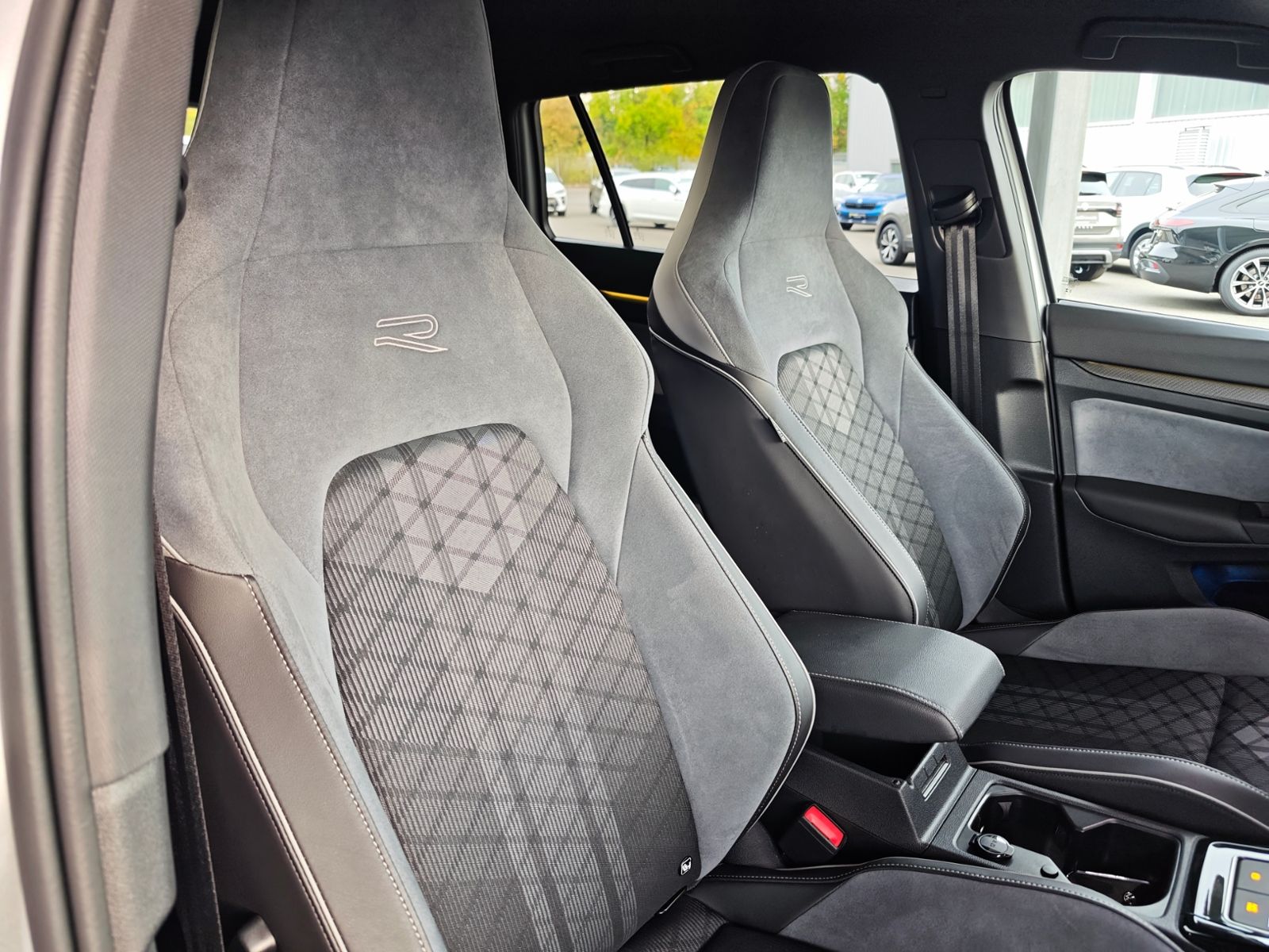 Volkswagen Golf 2023 г. Серебристый, пробег 45857 км