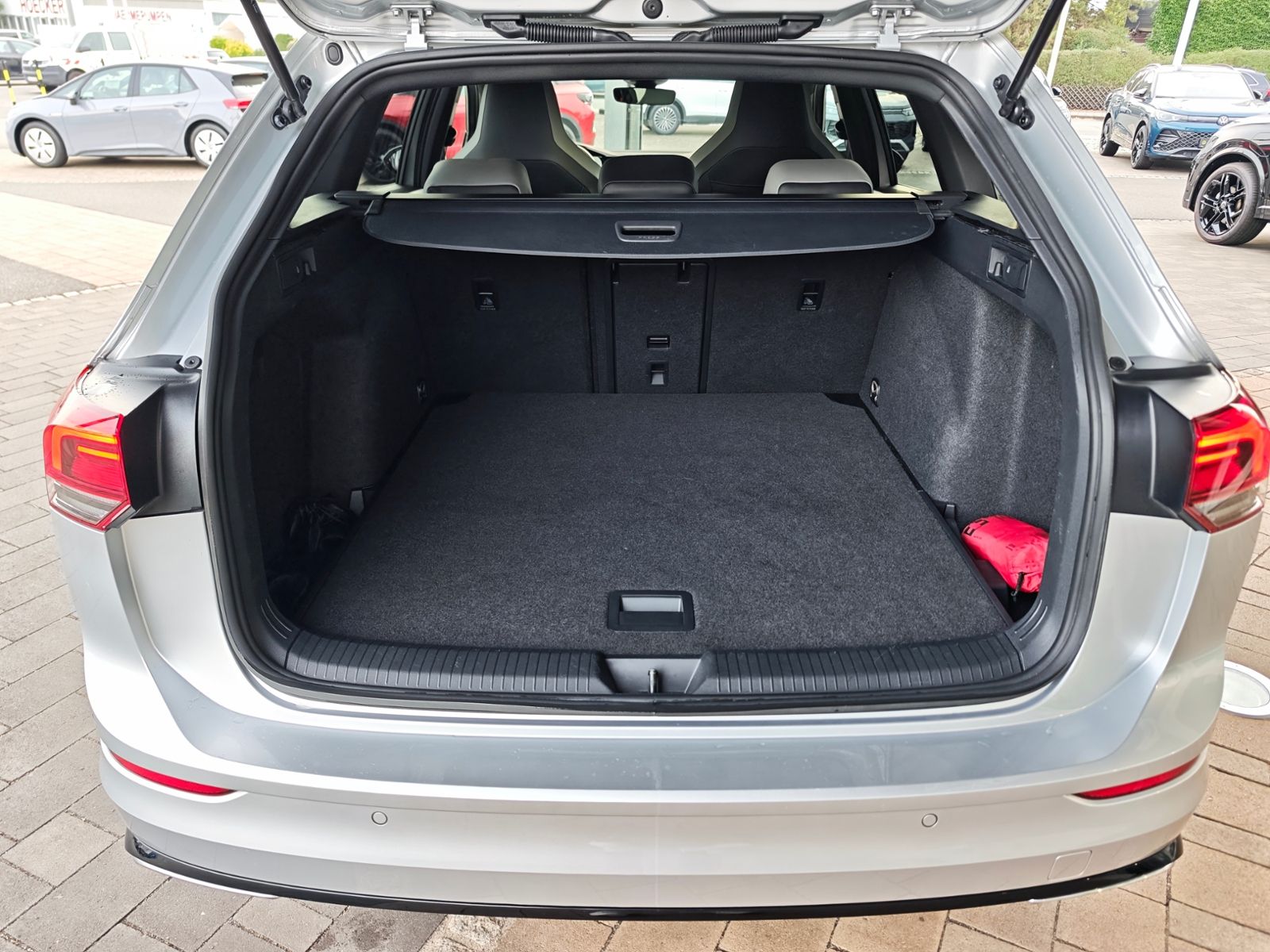 Volkswagen Golf 2023 г. Серебристый, пробег 45857 км
