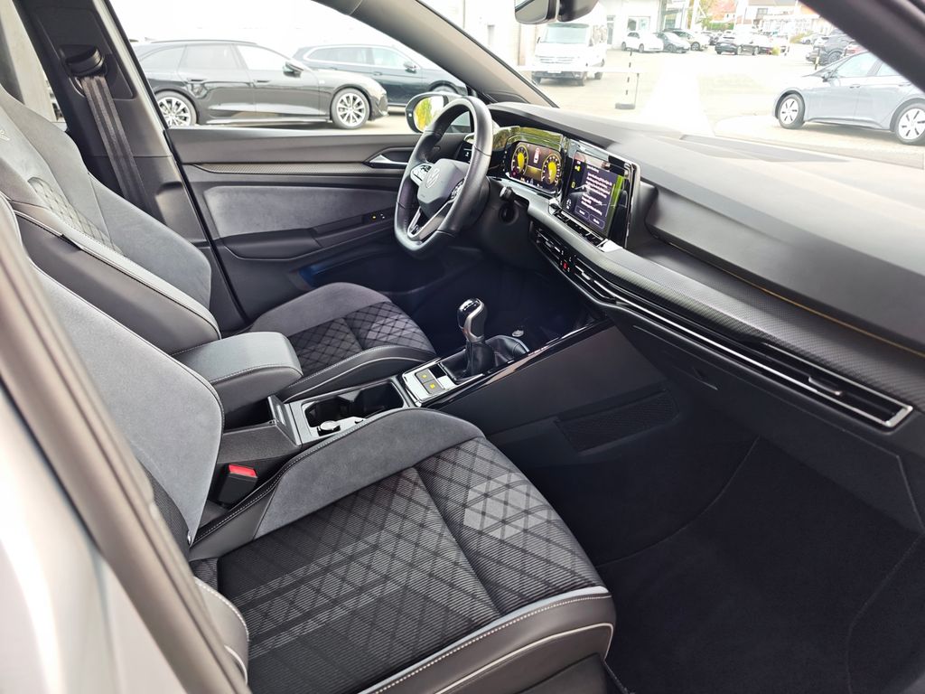 Volkswagen Golf 2023 г. Серебристый, пробег 45857 км