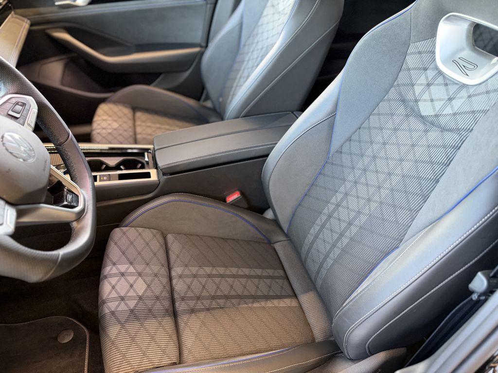 Volkswagen PASSAT VARIANT 2026 г. Чёрный, пробег 26276 км