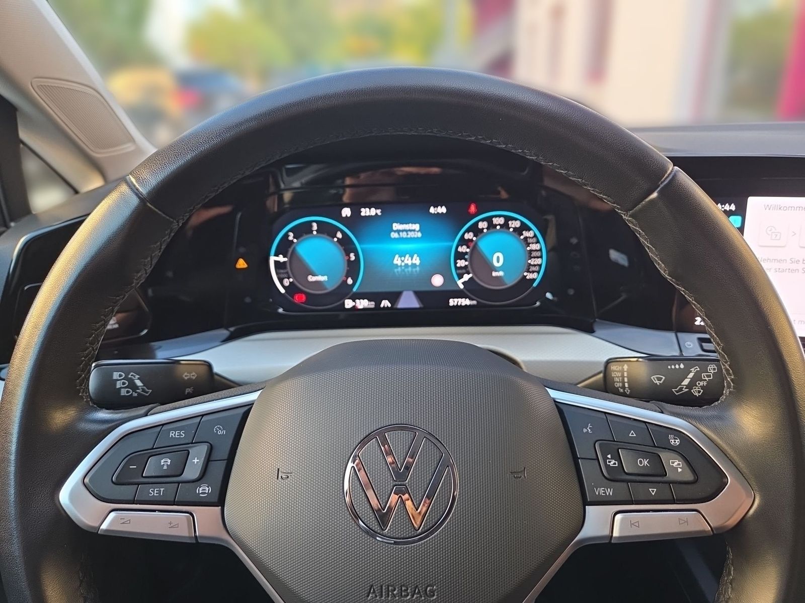 Volkswagen Golf 2024 г. Синий, пробег 57800 км