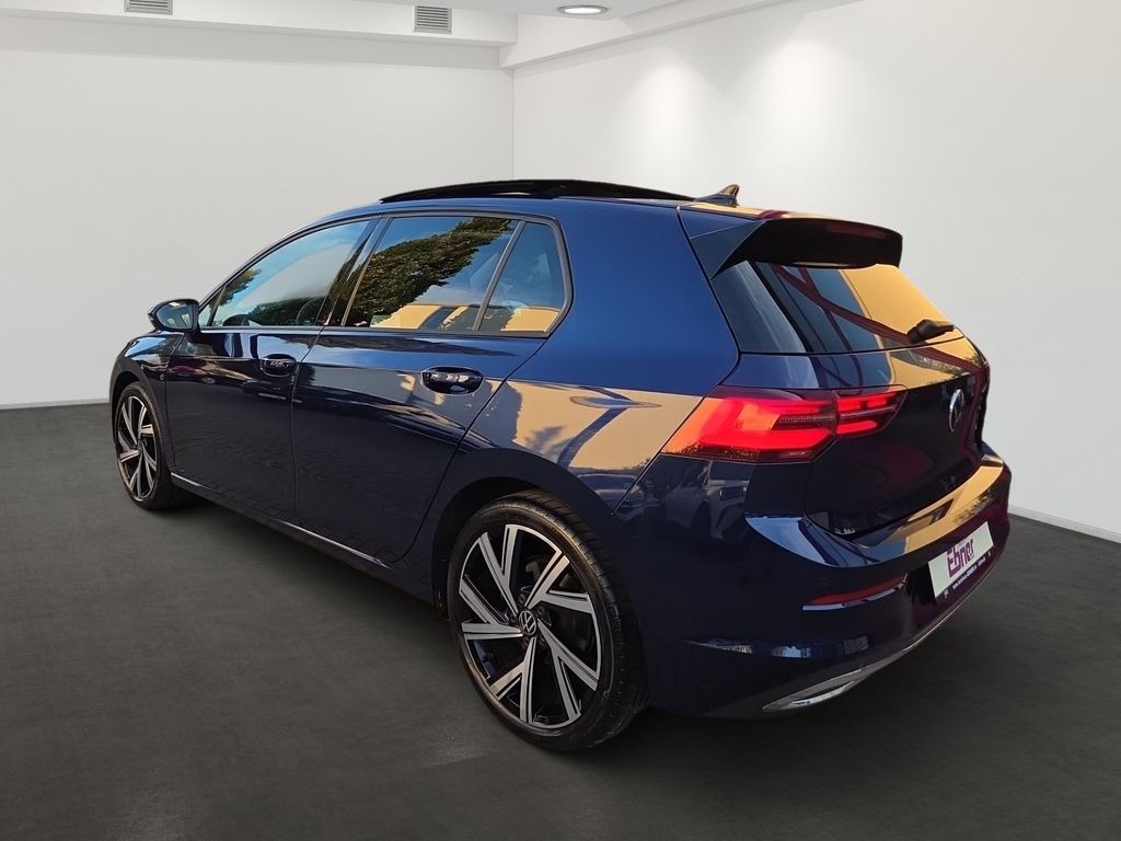 Volkswagen Golf 2024 г. Синий, пробег 57800 км